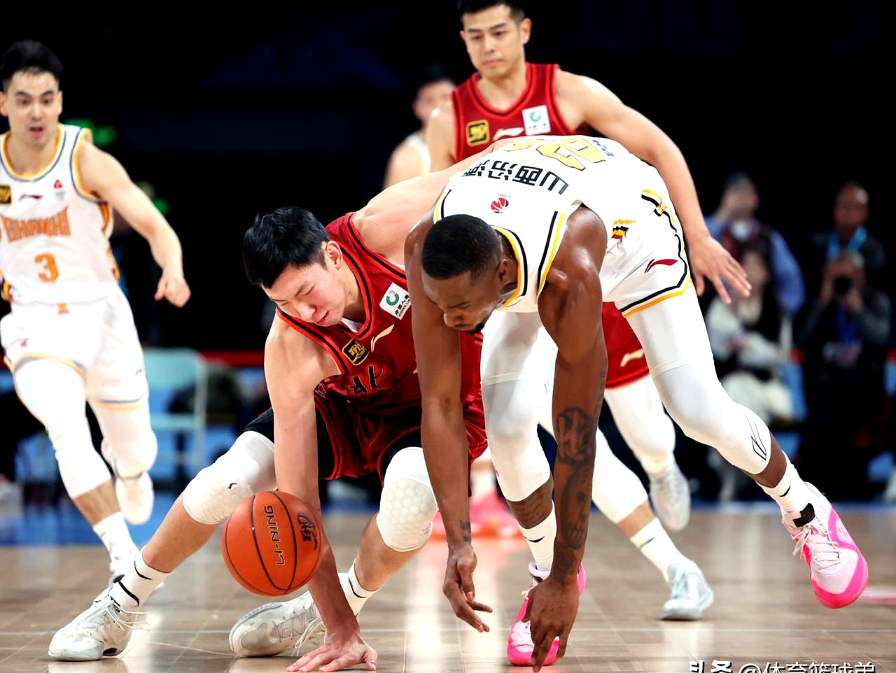 包含北京首钢发布备战花絮，国际比赛日扳平良机，亚冠任务艰巨，身体对抗强度拉满的词条-IUYOUSPORTS