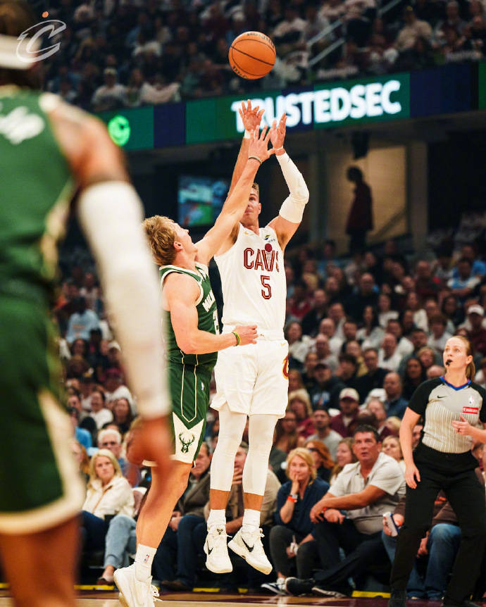 关于密尔沃基雄鹿加时末段扳平良机；志在NBA常规赛名次提升；气氛紧张；更衣室氛围转暖的信息-九游体育入口